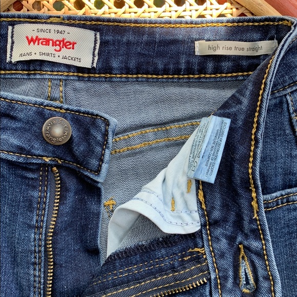 Wrangler High Rise True Straight - Picture 5 of 6